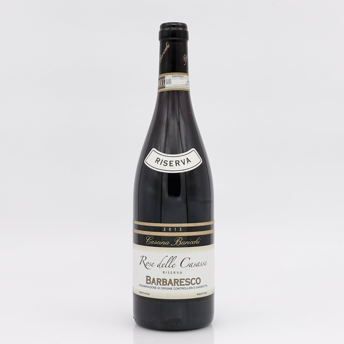 Wine bottle with 'Riserva' label on a white background