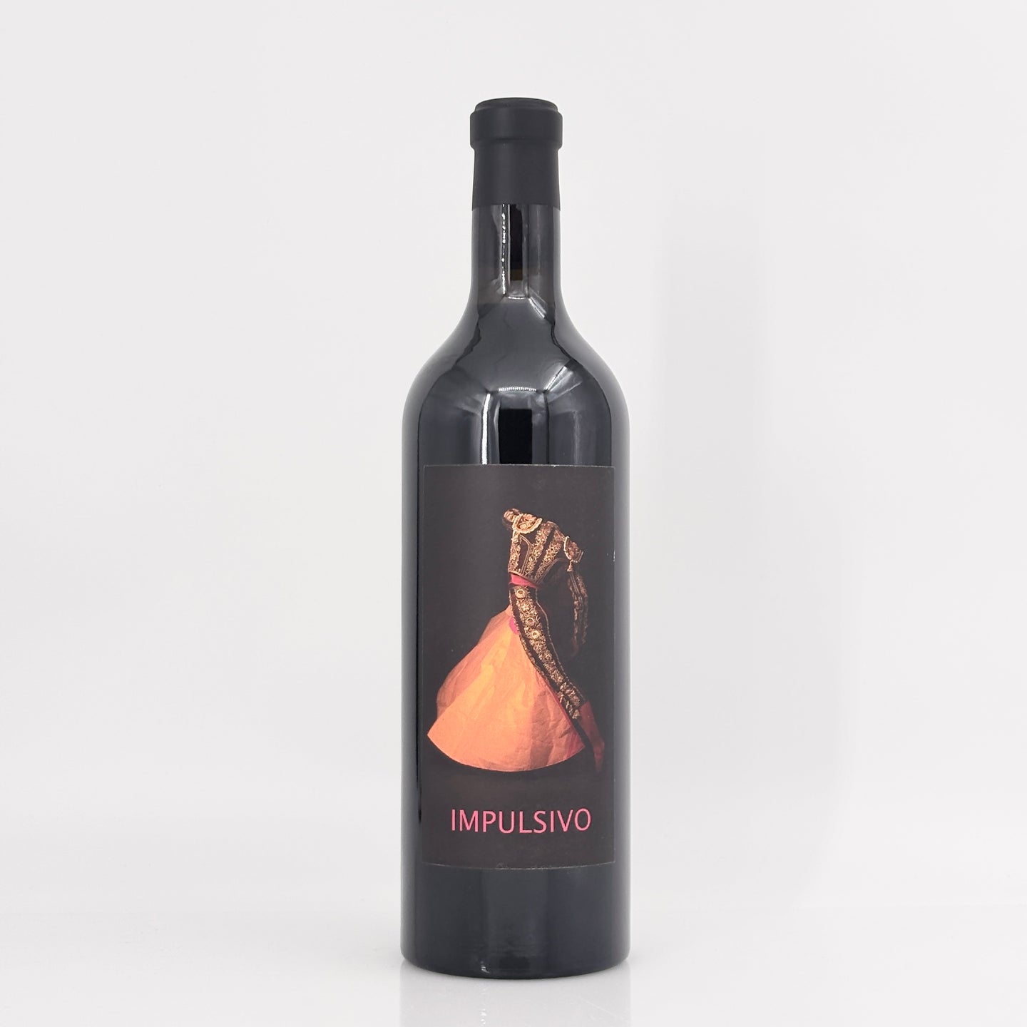 Wine bottle labeled 'Impulsivo' on a white background