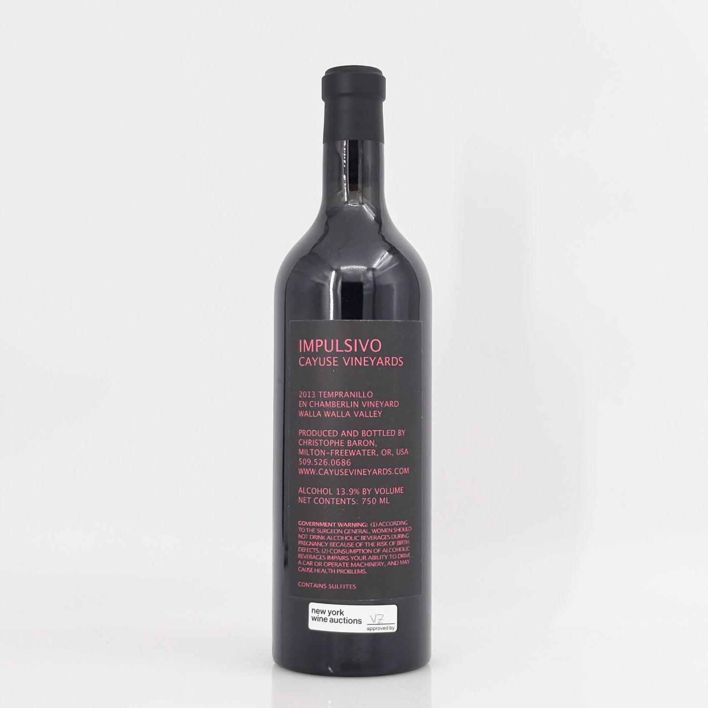 Wine bottle with 'Impulsivo' label on a white background