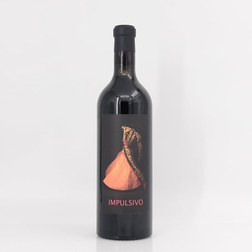 Wine bottle labeled 'Impulsivo' on a white background
