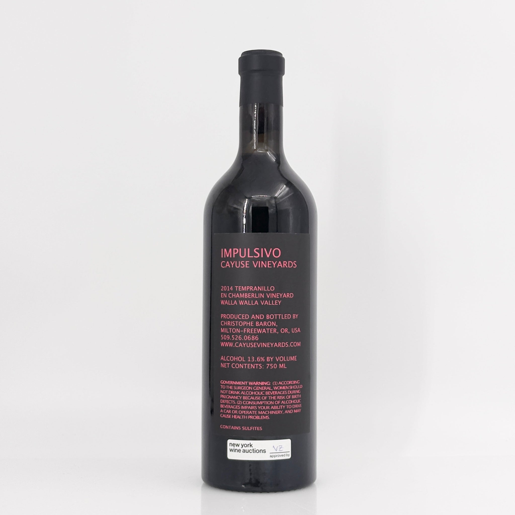 Wine bottle with 'Impulsivo' label on a white background