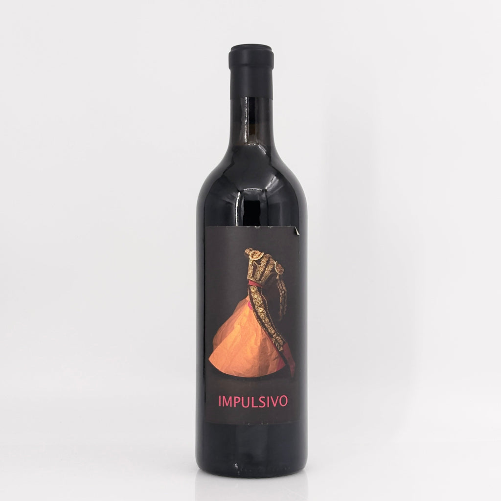 Wine bottle labeled 'Impulsivo' on a white background