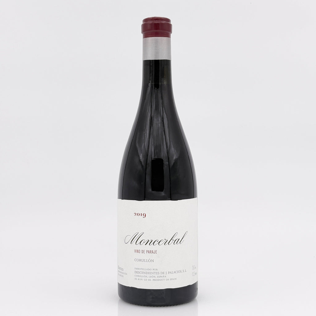 Wine bottle labeled 'Monceabél' on a white background