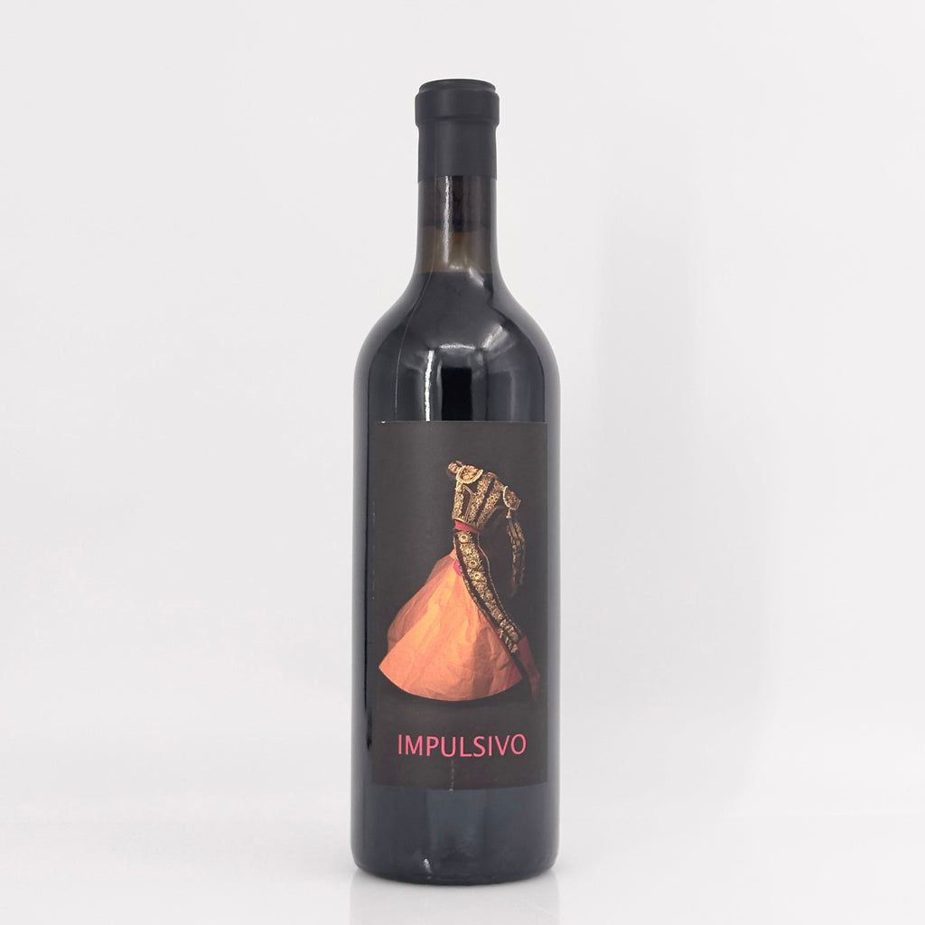 Wine bottle labeled 'Impulsivo' on a white background