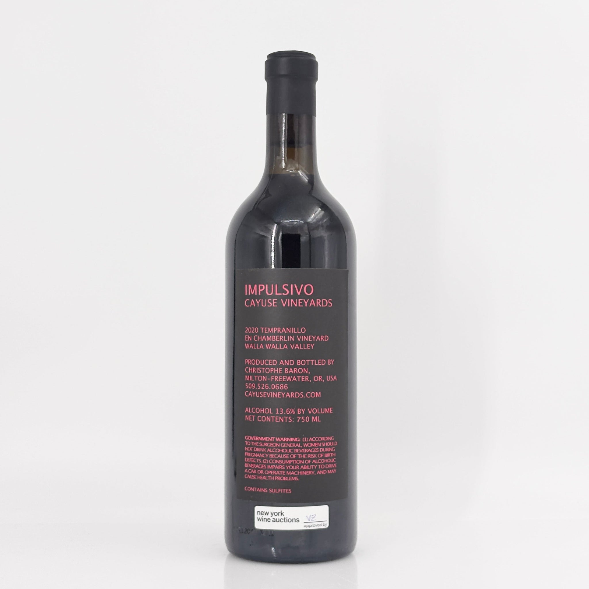 Wine bottle with 'Impulsivo' label on a white background