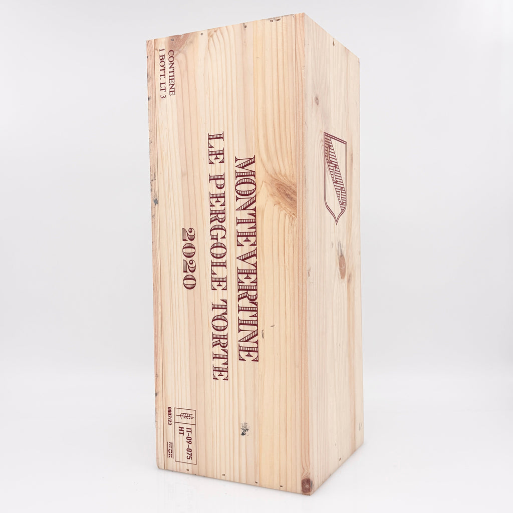 Wooden wine box with 'Le Pergolese Torte' branding on a white background