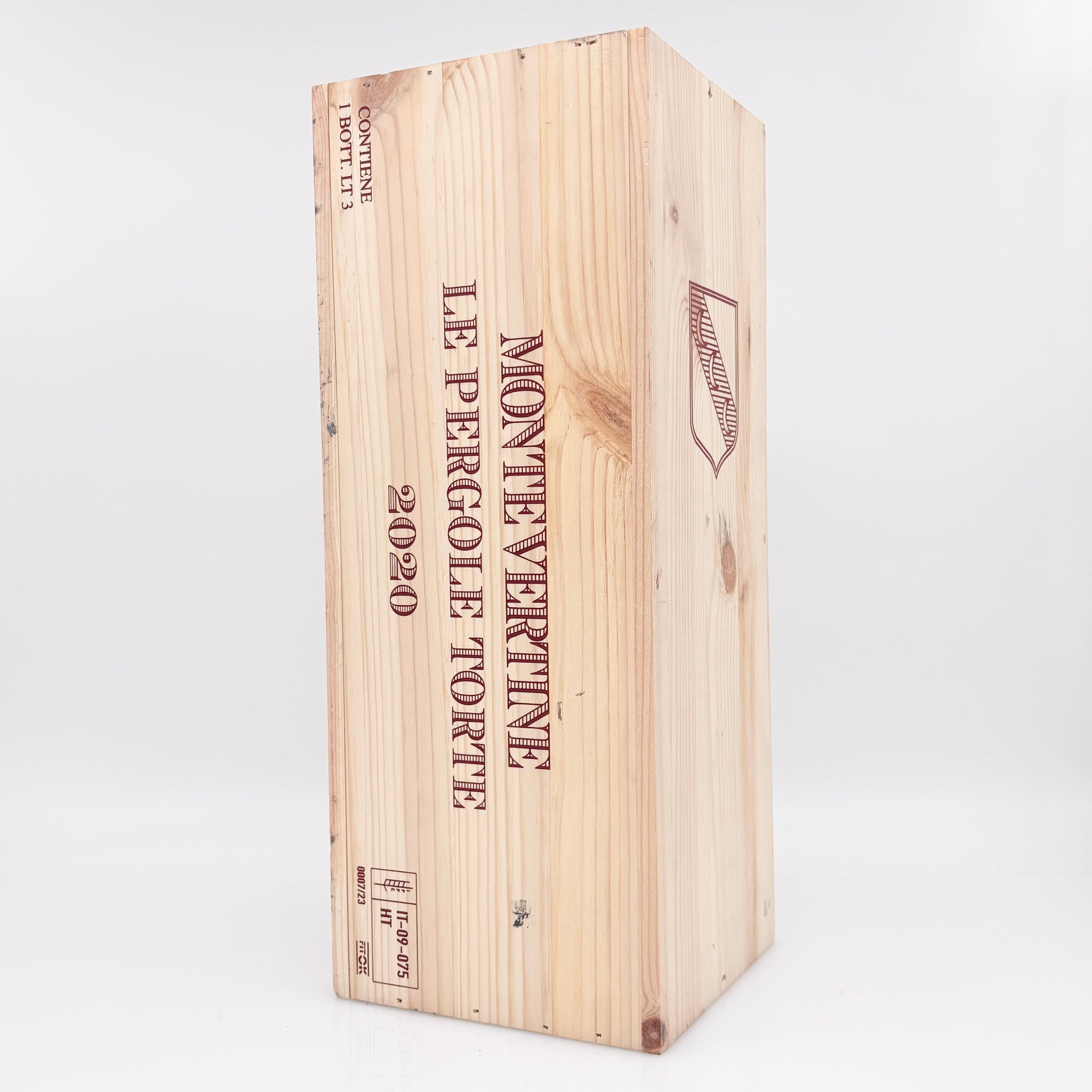 Wooden wine box with 'Le Pergolese Torte' branding on a white background