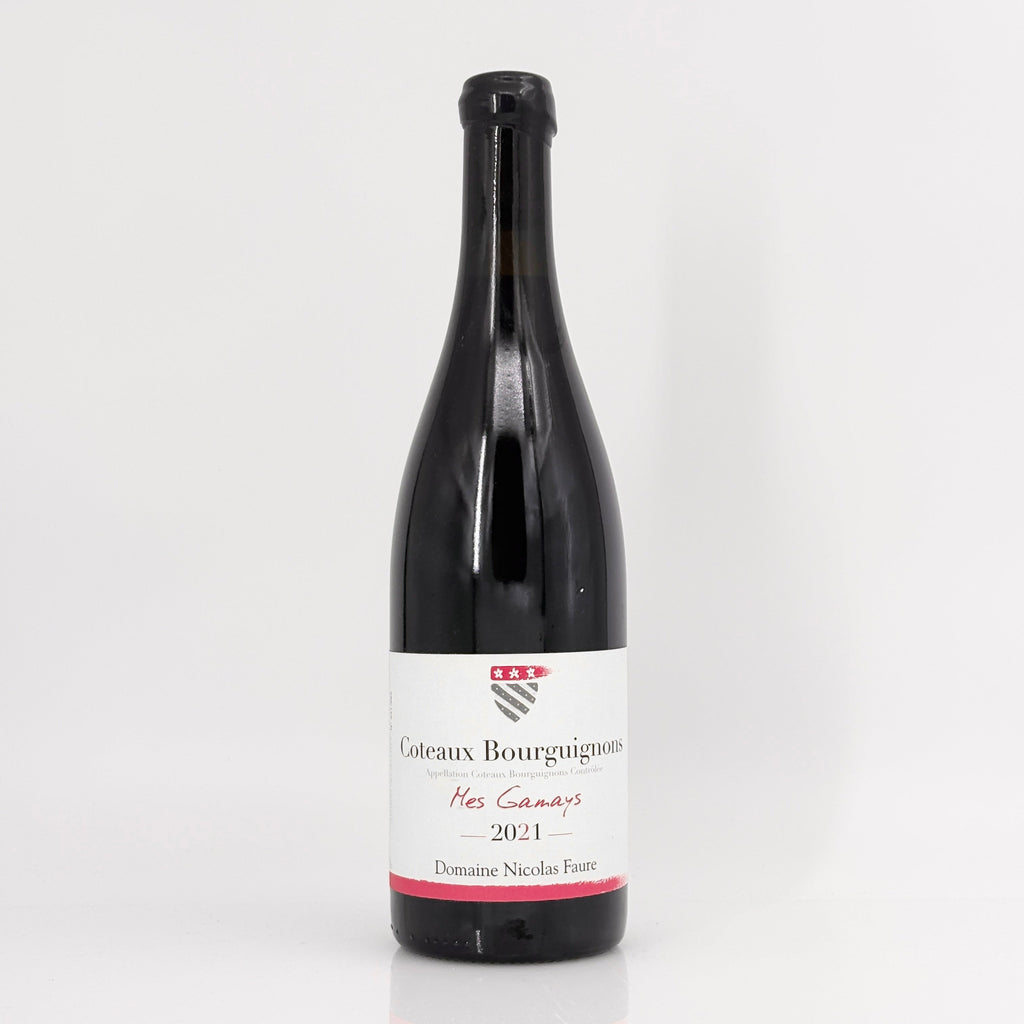 Wine bottle with a white label on a light gray background
