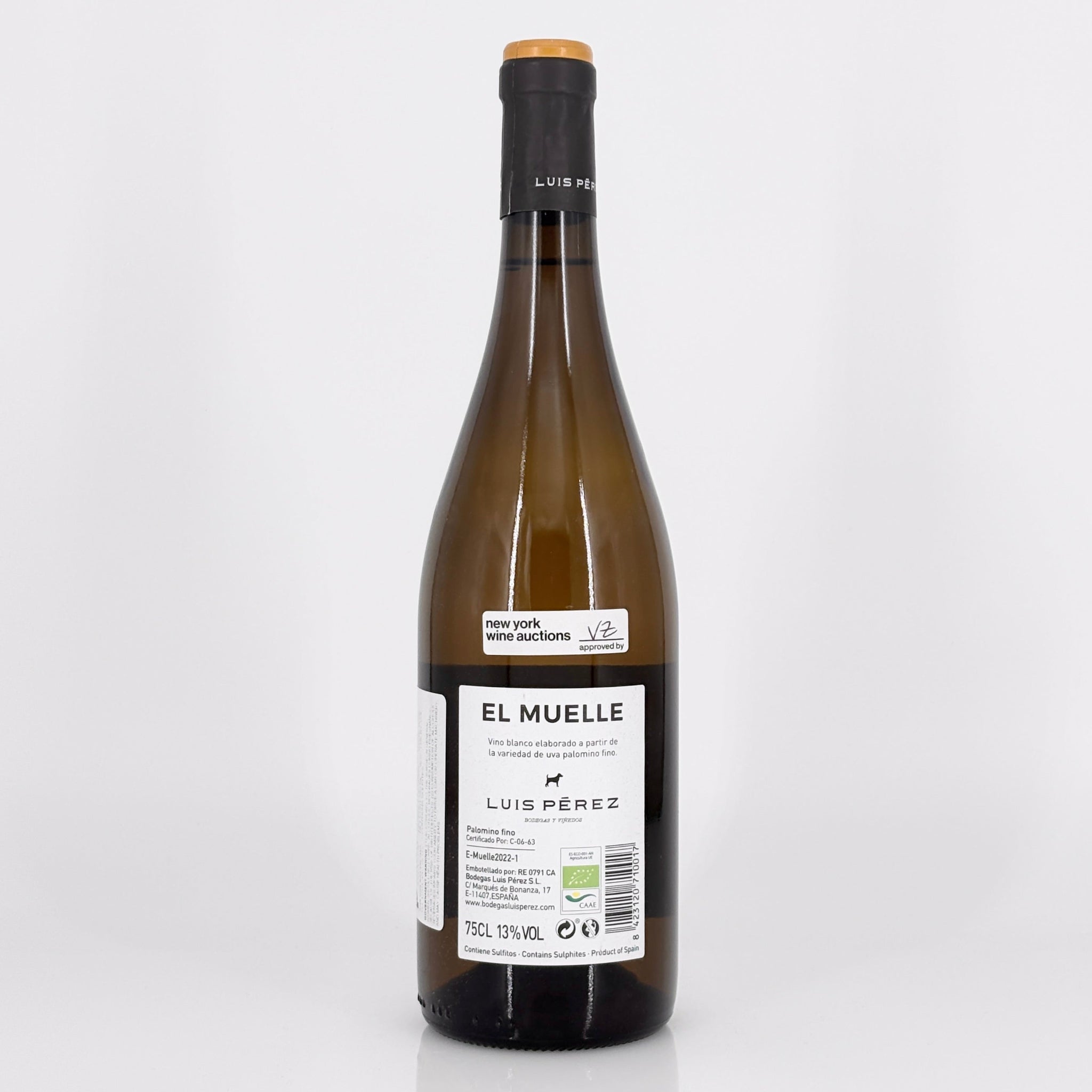 Wine bottle labeled 'El Muelle' by Luis Perez on a white background